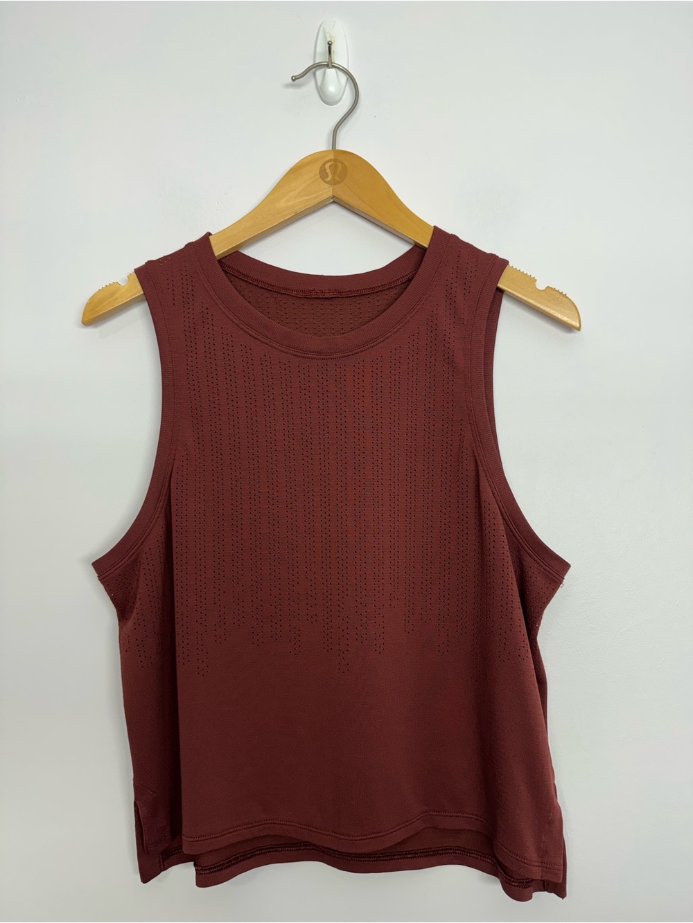 110: Lululemon Train to Be Tank Top *Stripe Rain Stripe Savannah Size 8? 19”